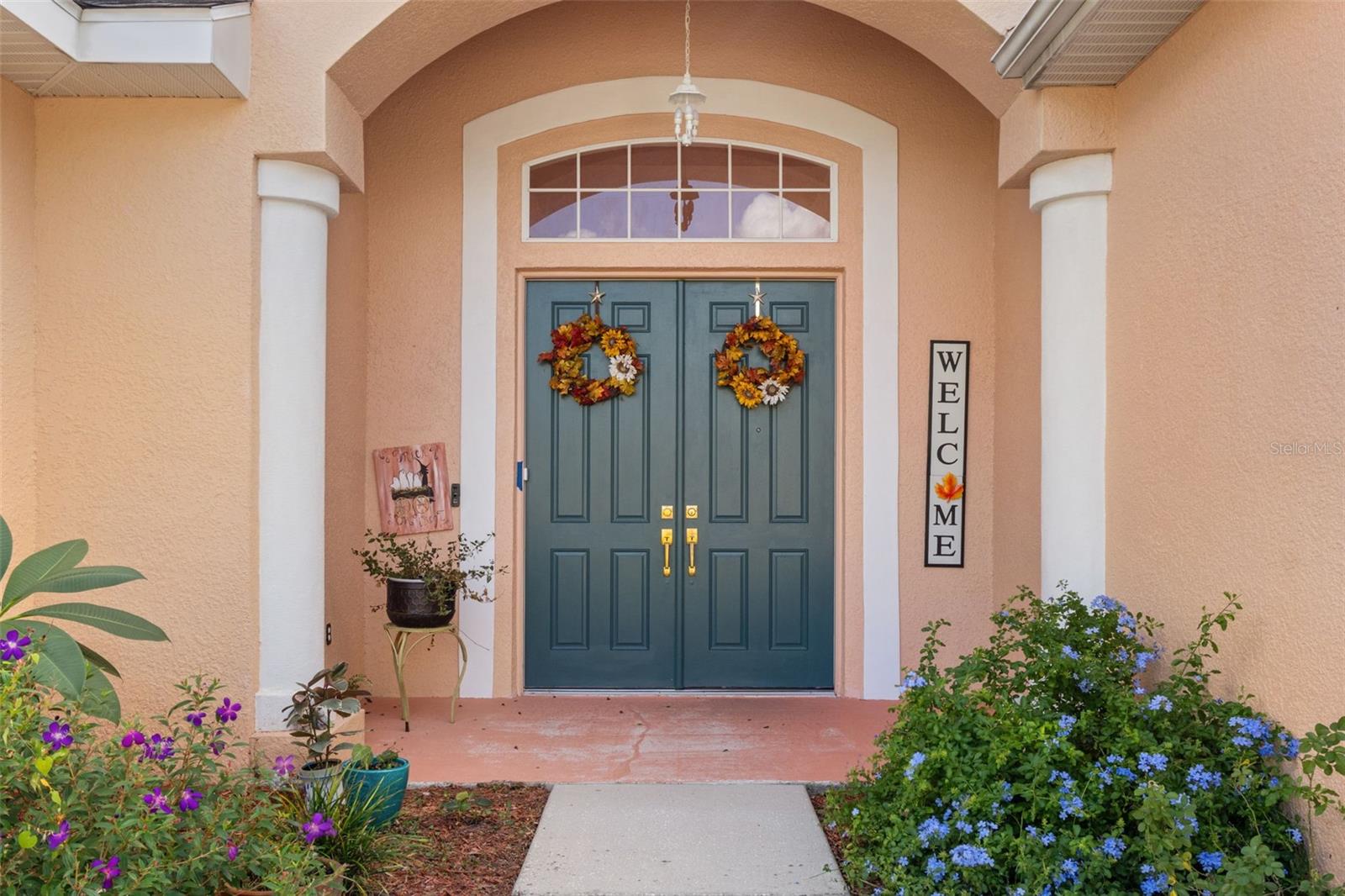 FRONT ENTRYWAY - DOUBLE DOOR