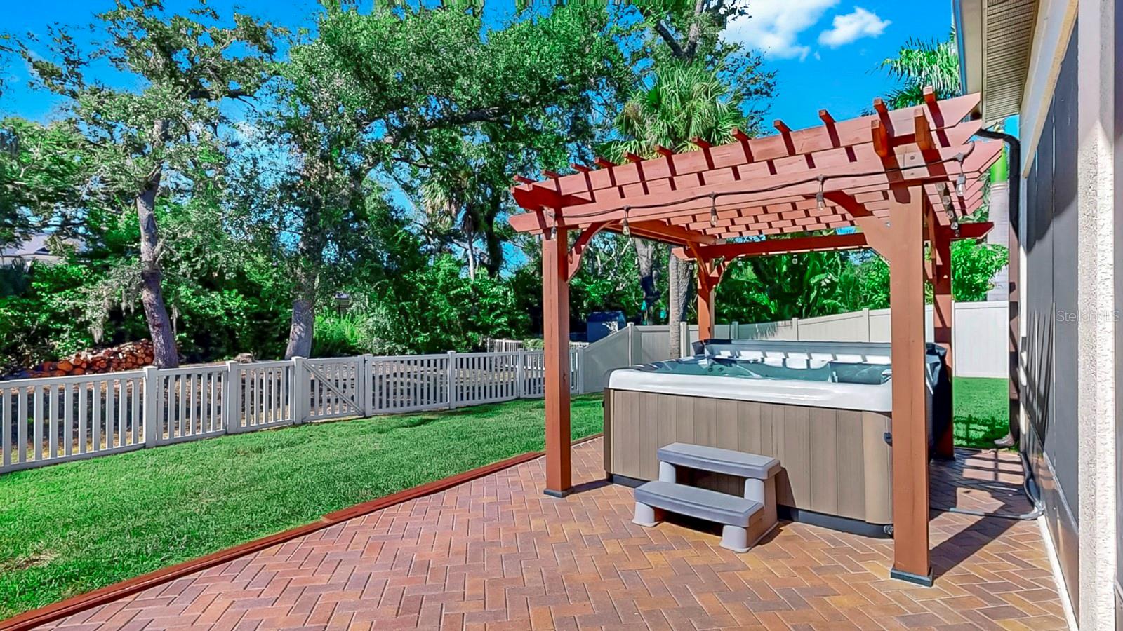 Pergola & Hot tub oasis