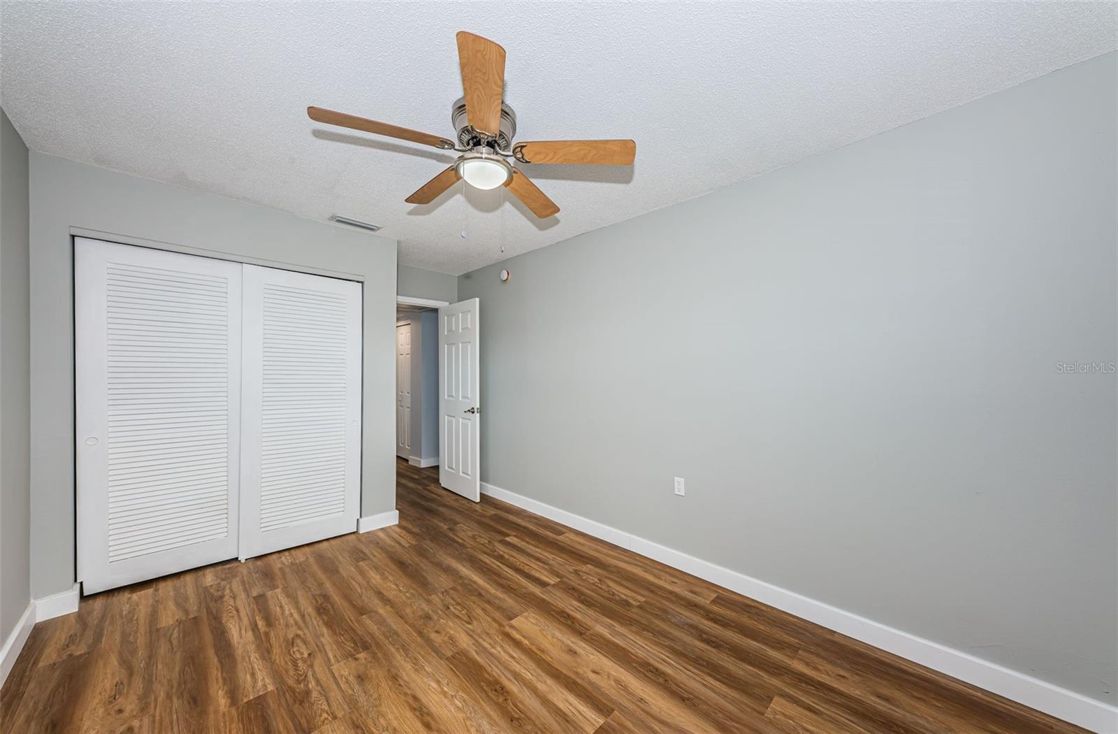 2nd bedroom  with BIC