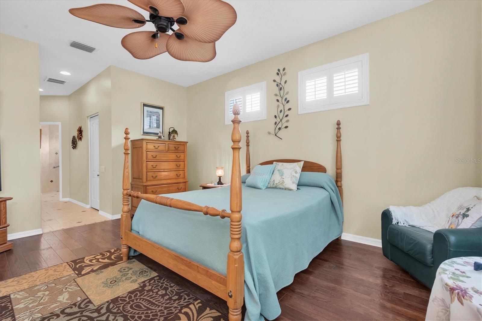 Primary Suite - transom windows above bed