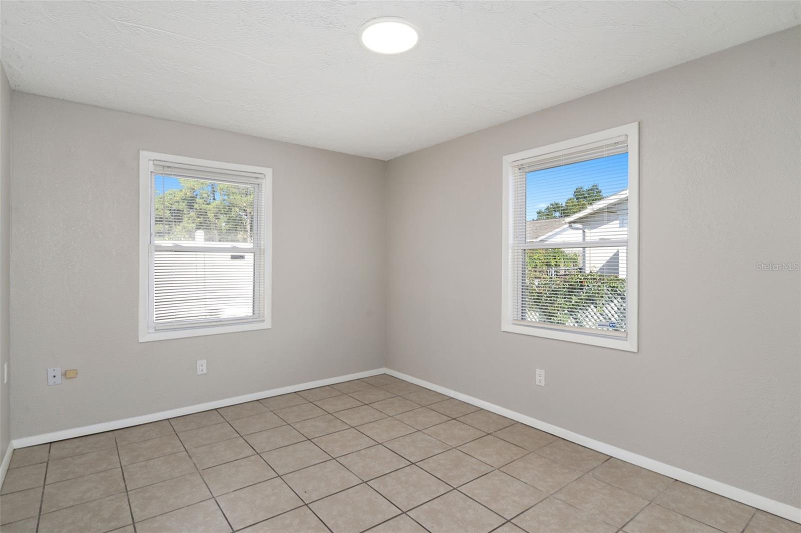 Bonus room/office