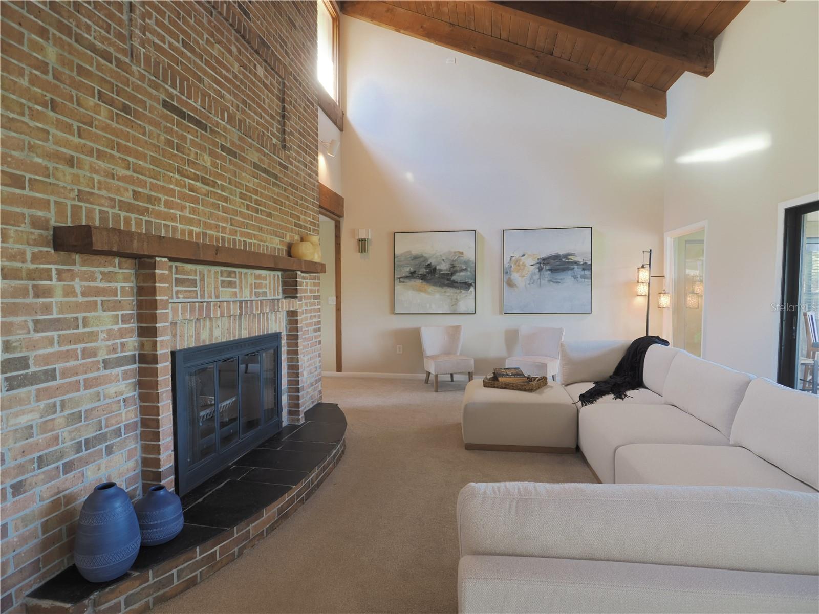 Huge 25x16.5’ great room