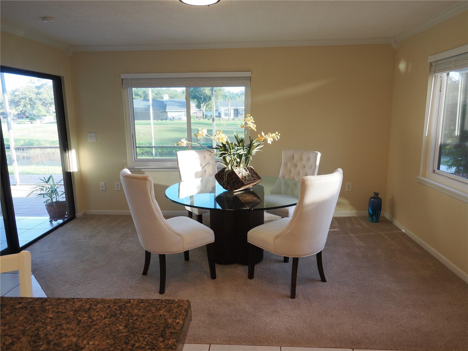 Light and bright dining room