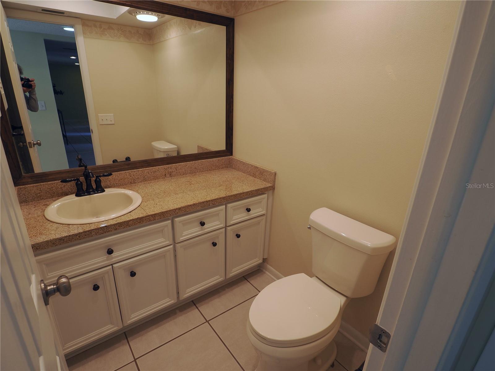 Guest 1/2 bath/powder room
