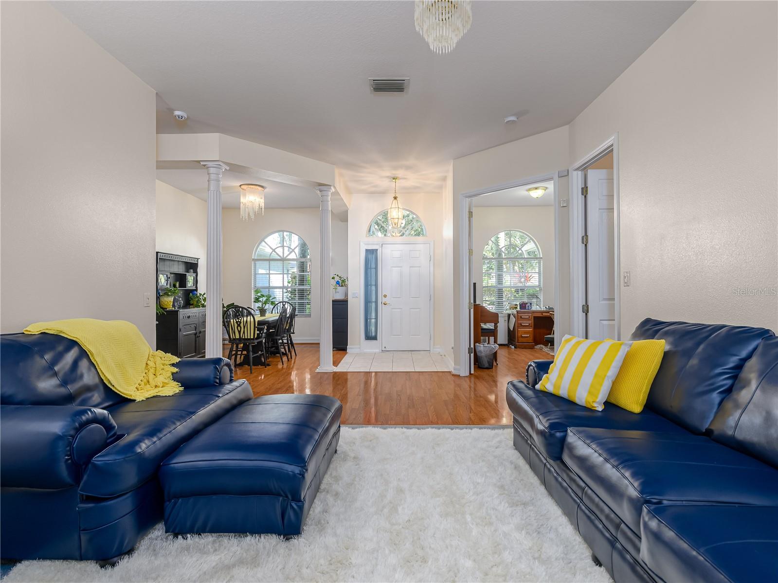 Bright and spacious Living Room