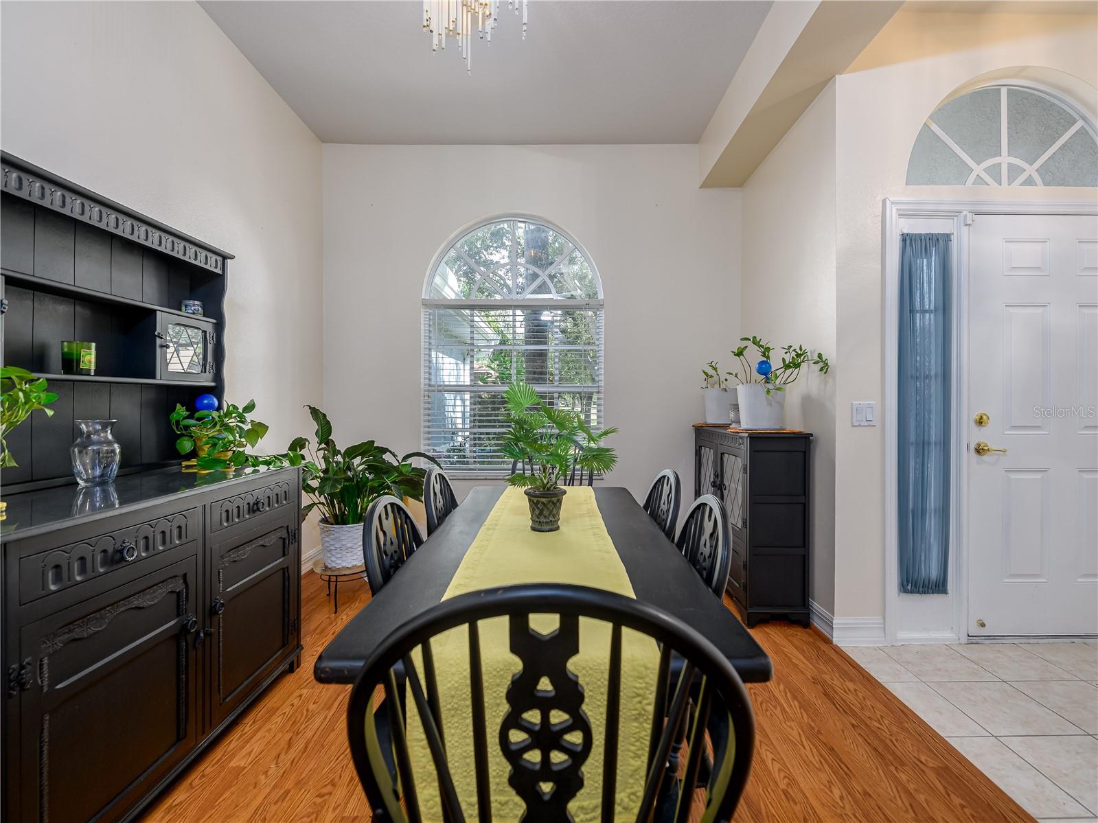 Dining Room perfect for entertaining!