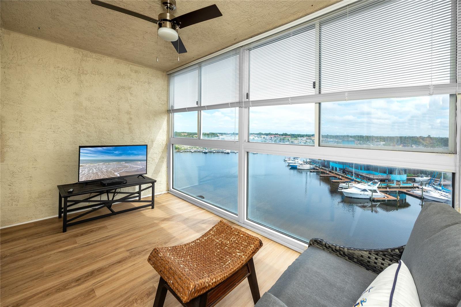 Sun Room w/view