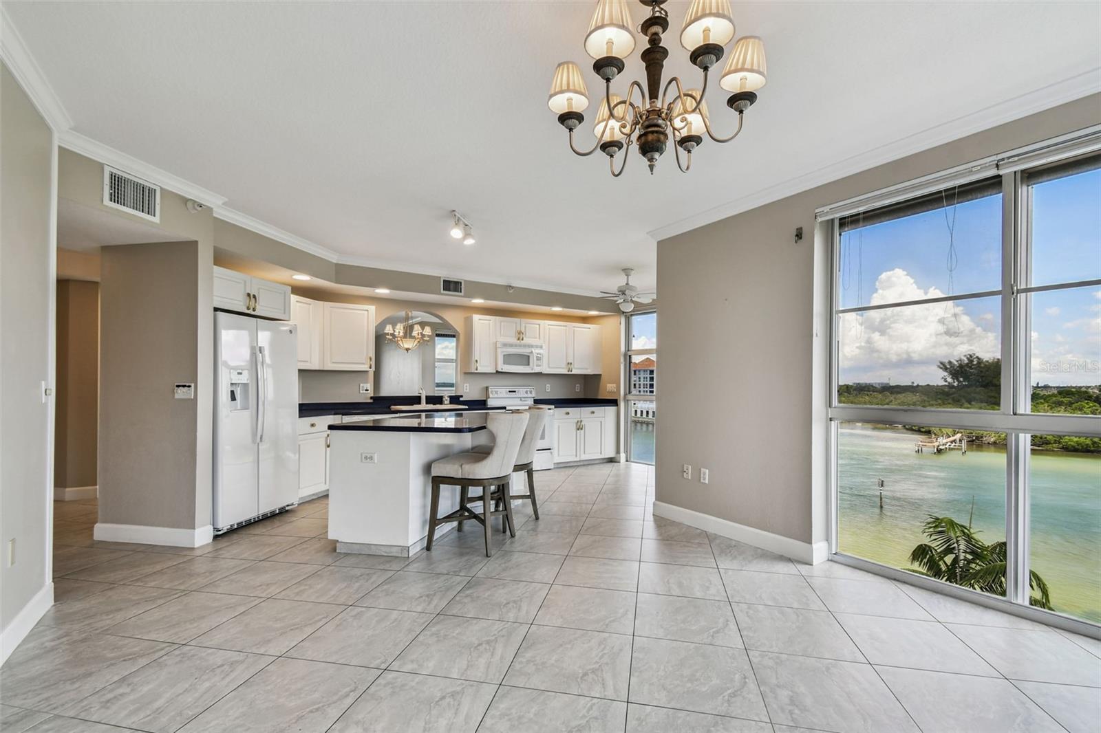 Bright Eat-in Kitchen with Abundance of Floor to Ceiling Windows