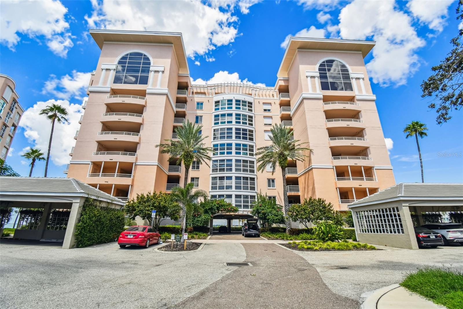 4993 (Building E) is one of five buildings in the complex