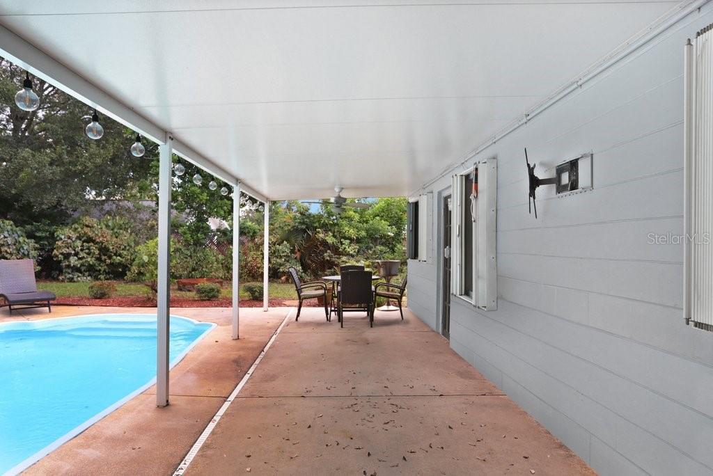 Oversized Lanai