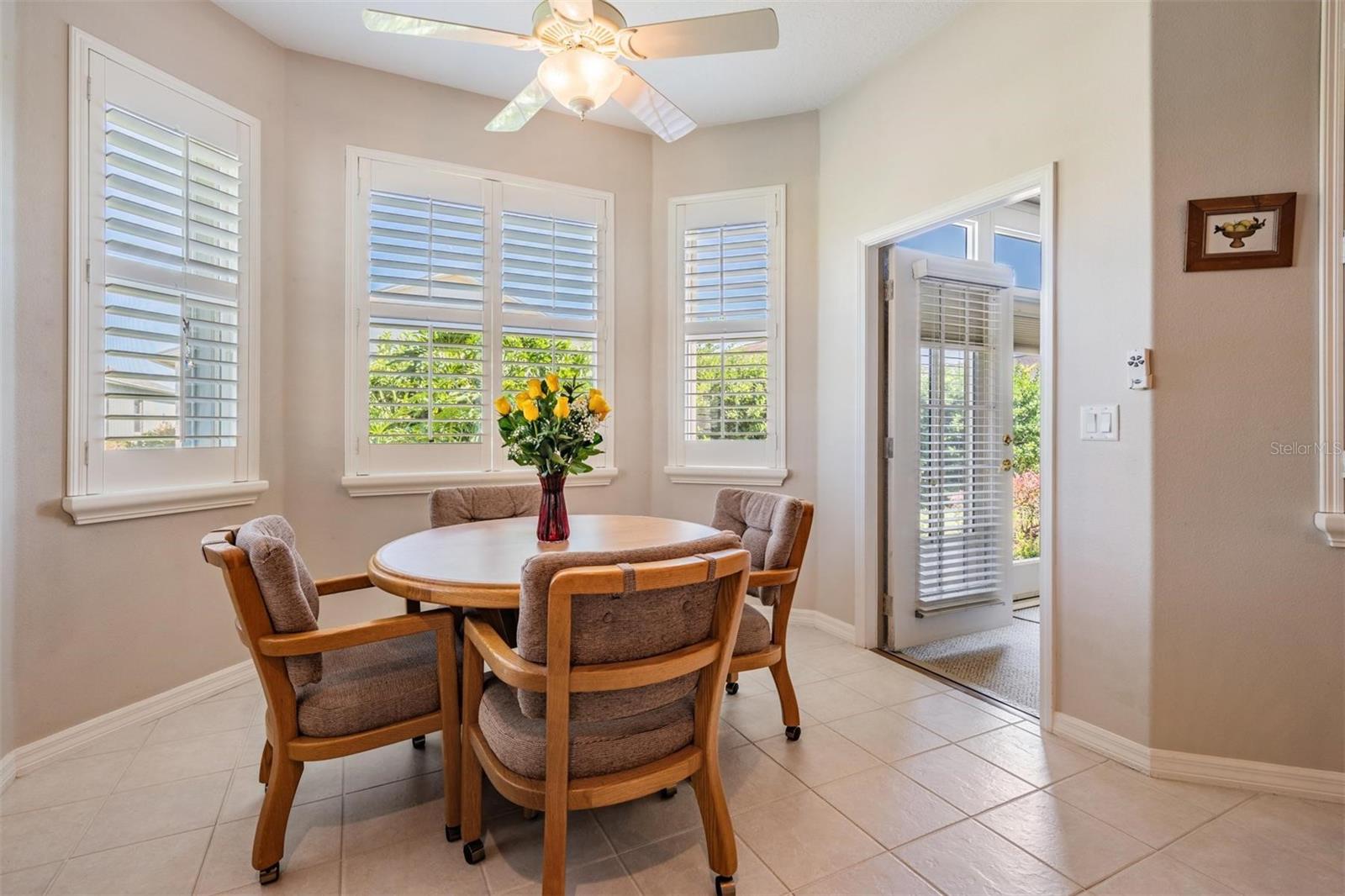 Direct access to the Florida room from the breakfast nook