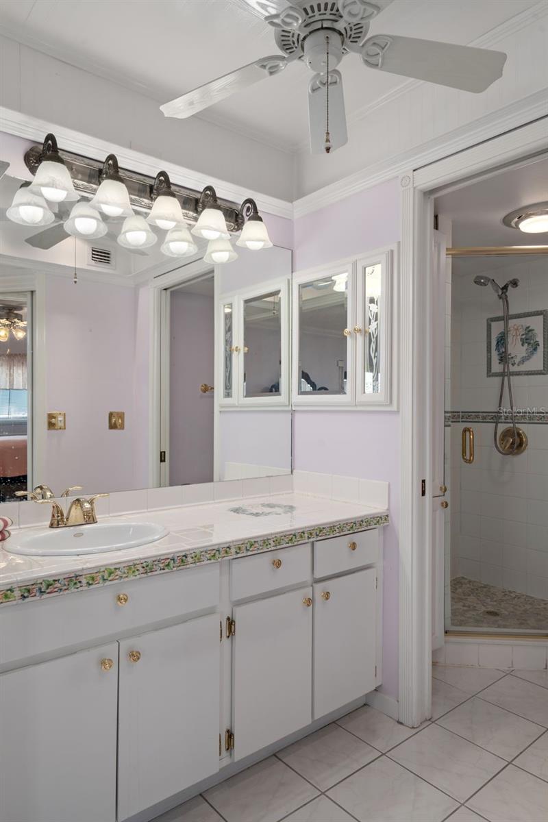 En suite bath