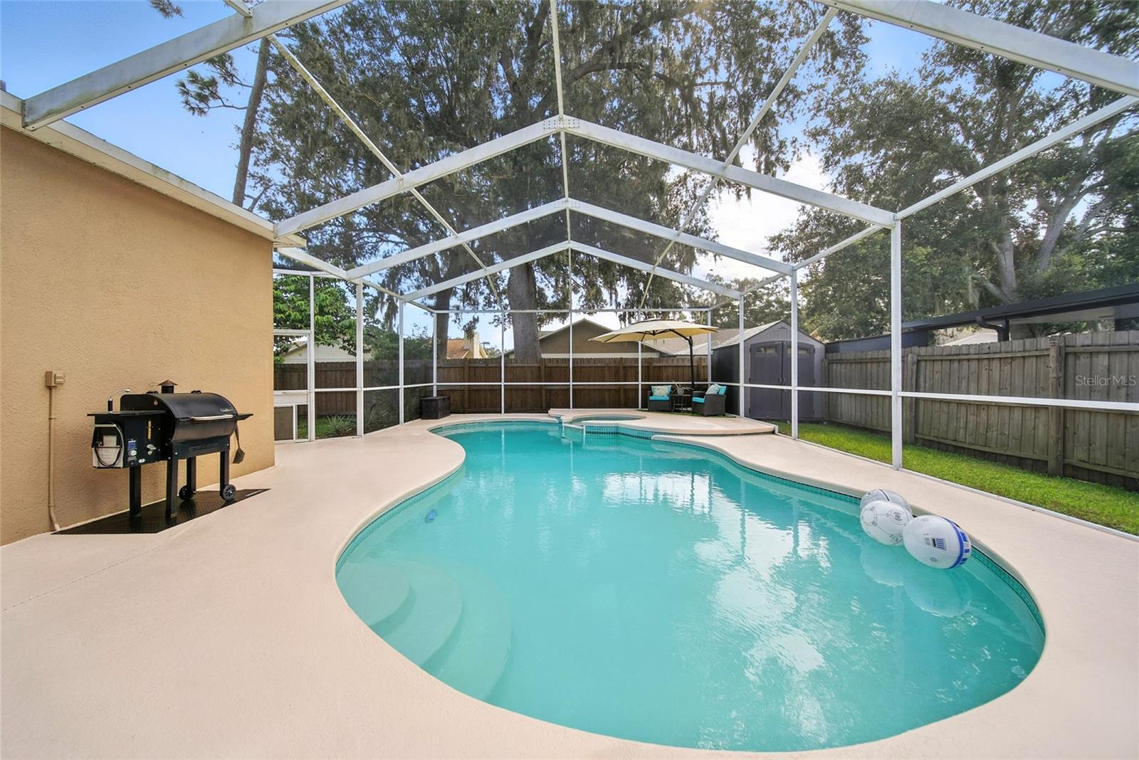 Screened Pool & Spa