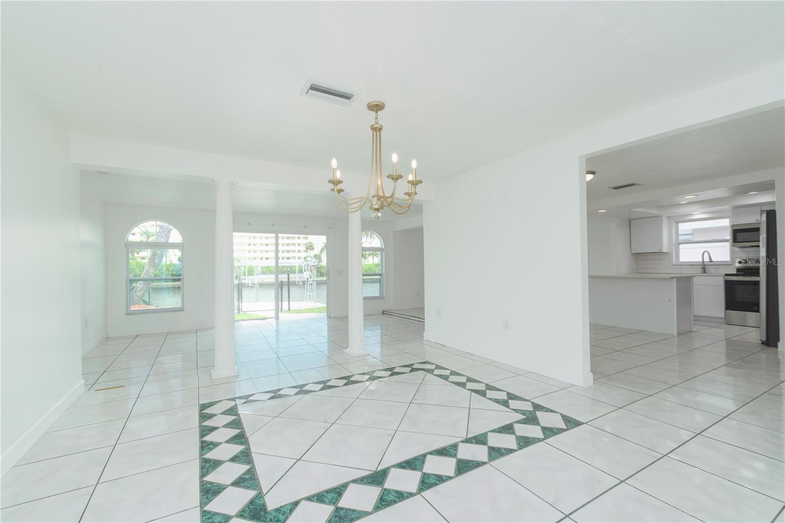 Dining room.