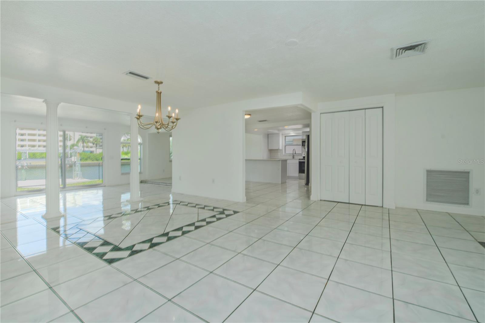 Dining room.