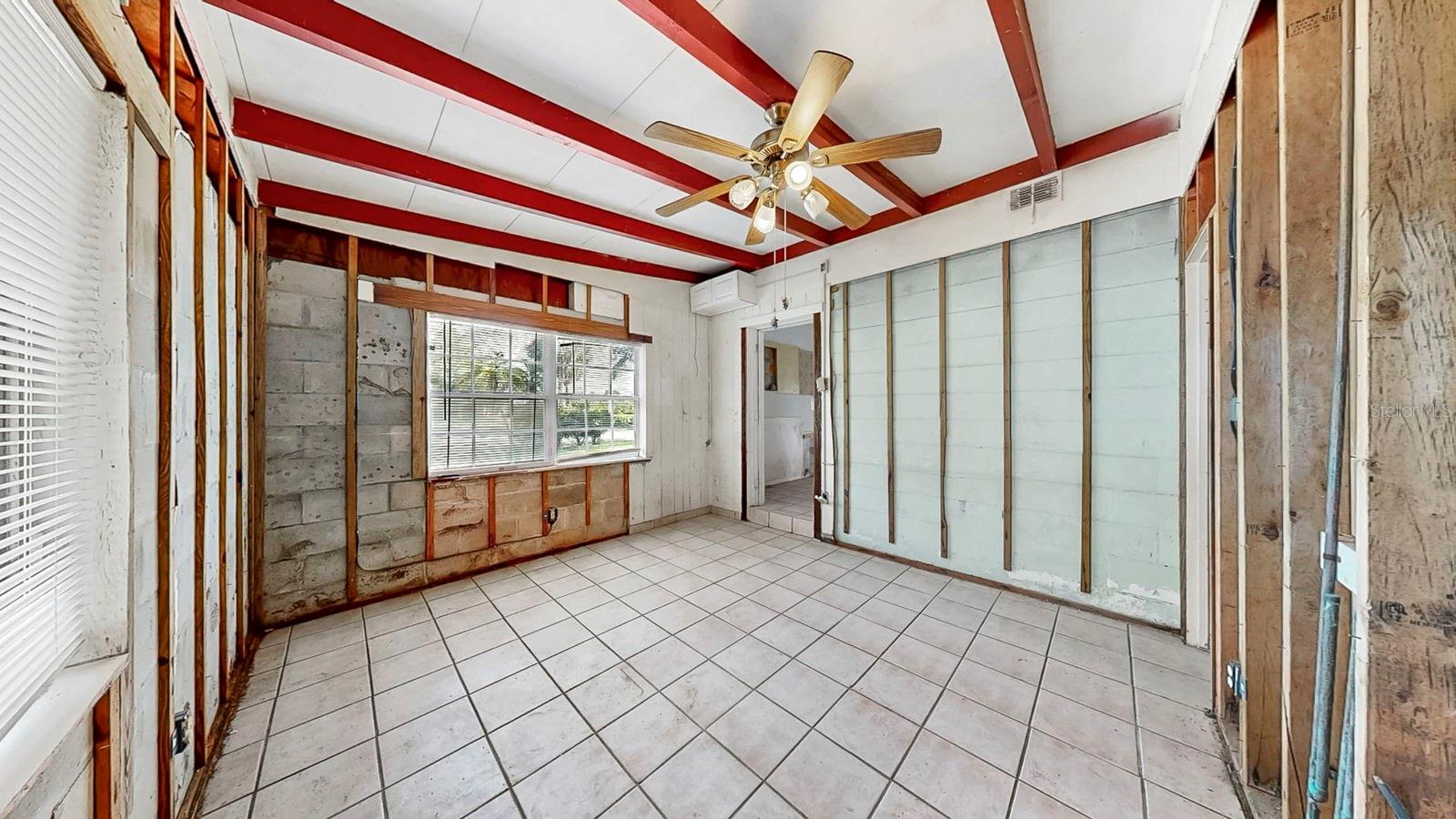 Primary w/ Ensuite