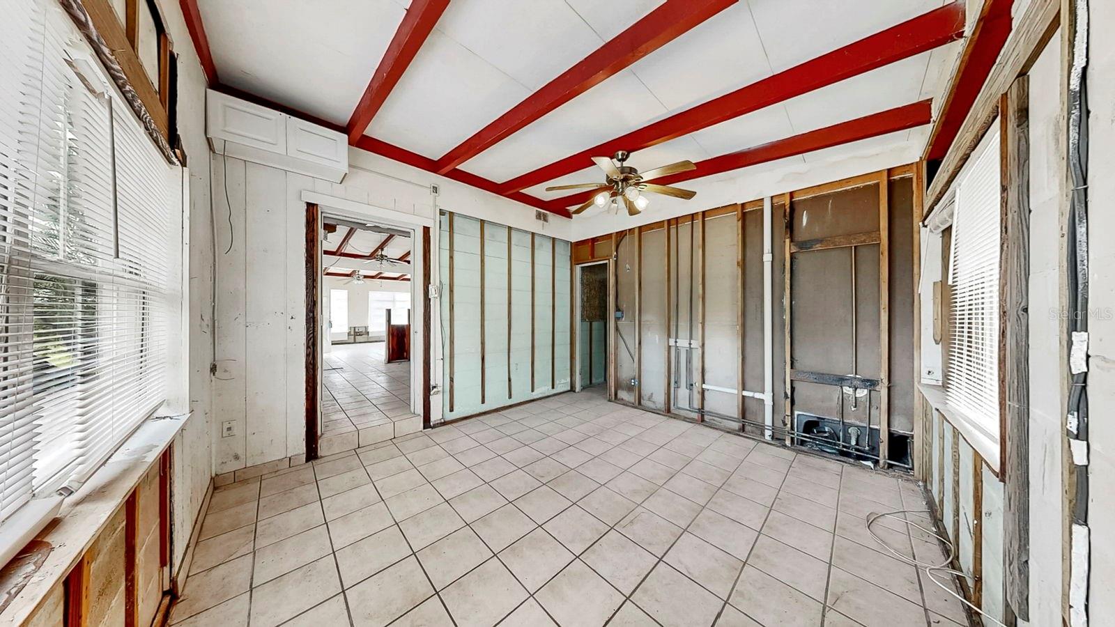 Primary w/ Ensuite