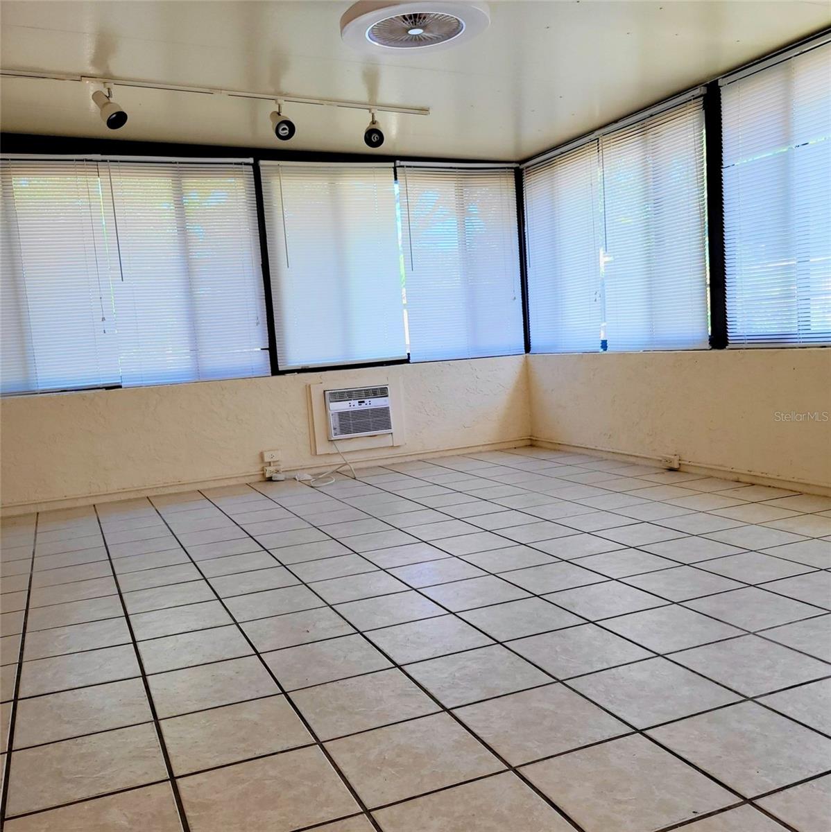 20x13 Florida/Sun Room