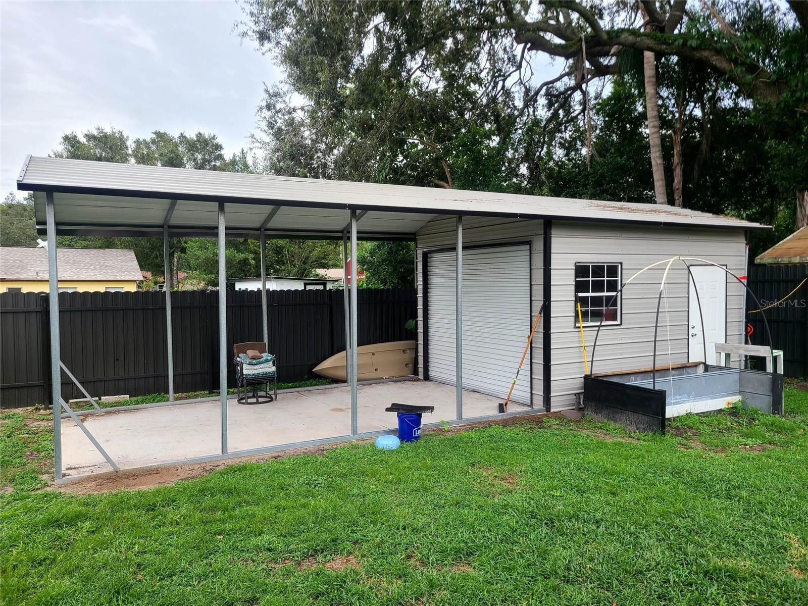 Detached 1 Car Carport w/Workshop