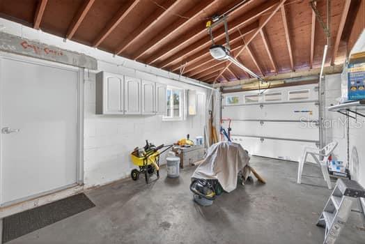 1 Car Garage w/ Auto-Opener