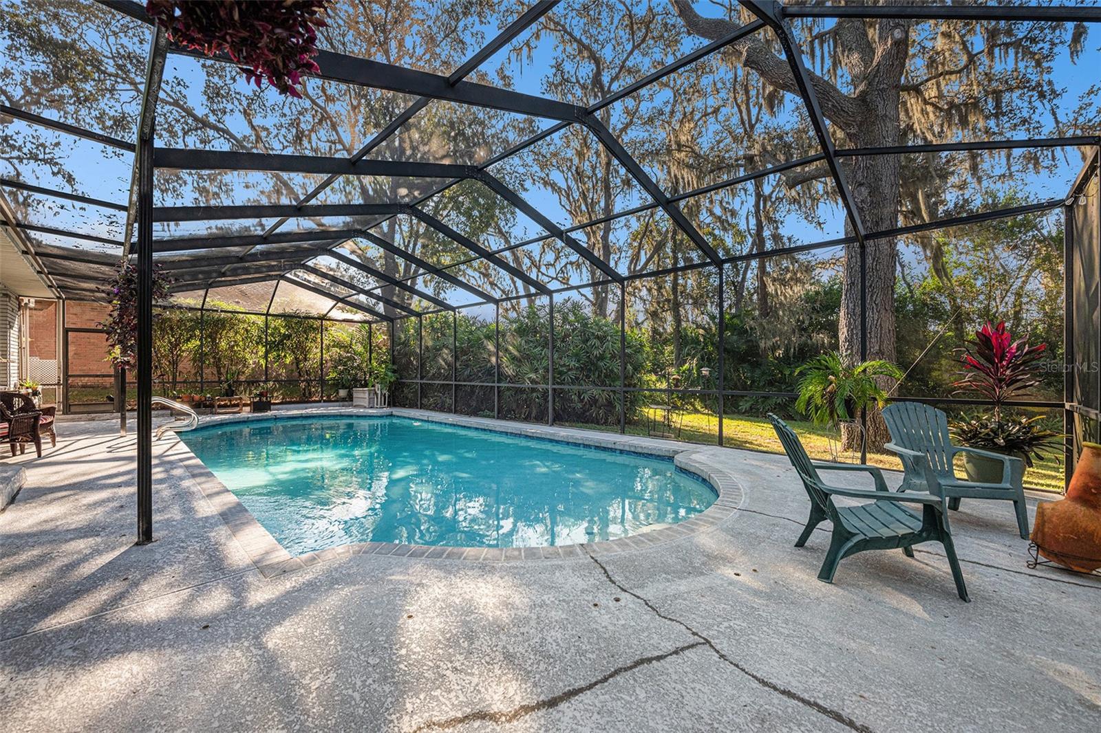 9' deep pool (27,000 gallon) - newly resurfaced and retiled!