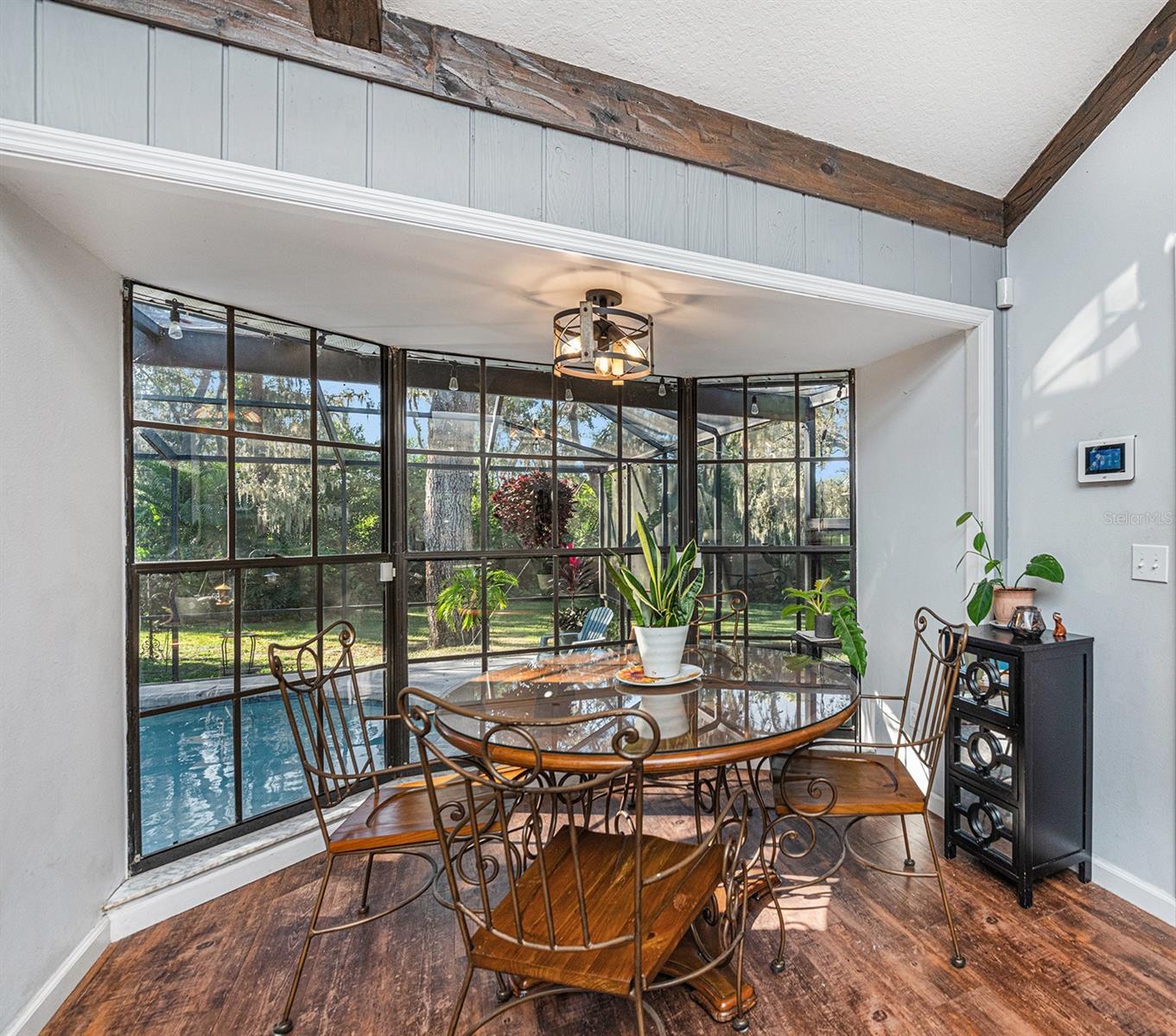 Scenic breakfast nook