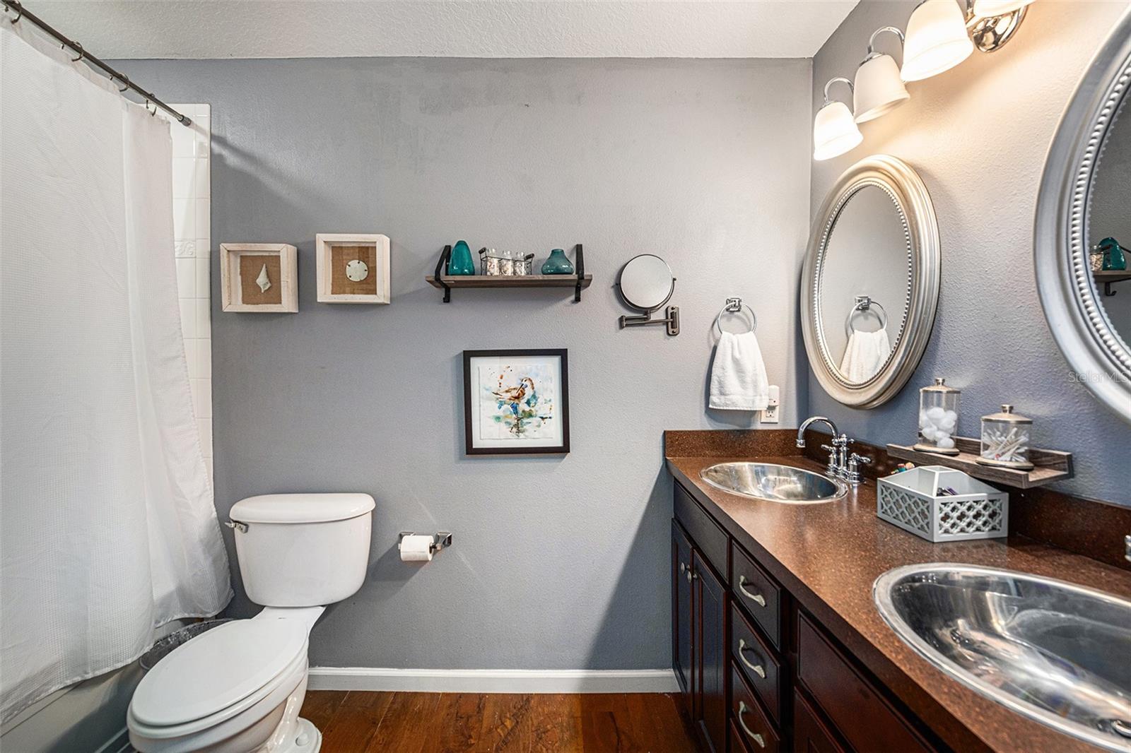 Master Bathroom w/dual vanities
