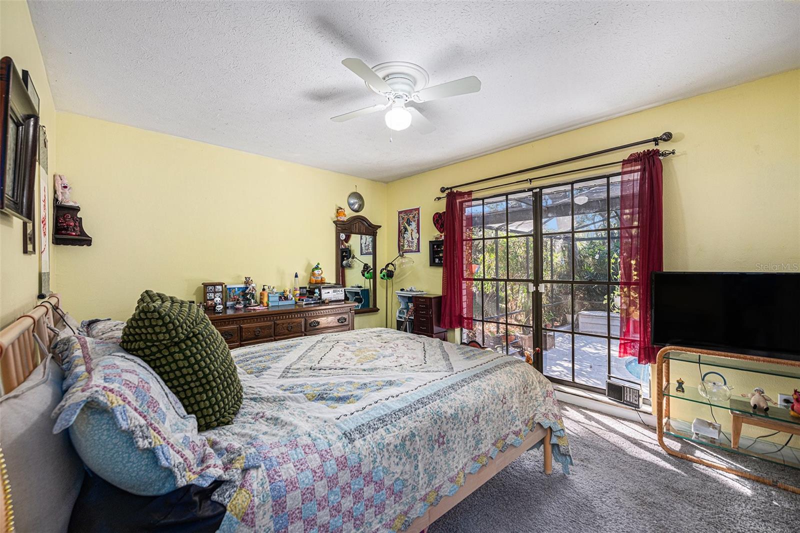 Bedroom 2 w/walk-in closet