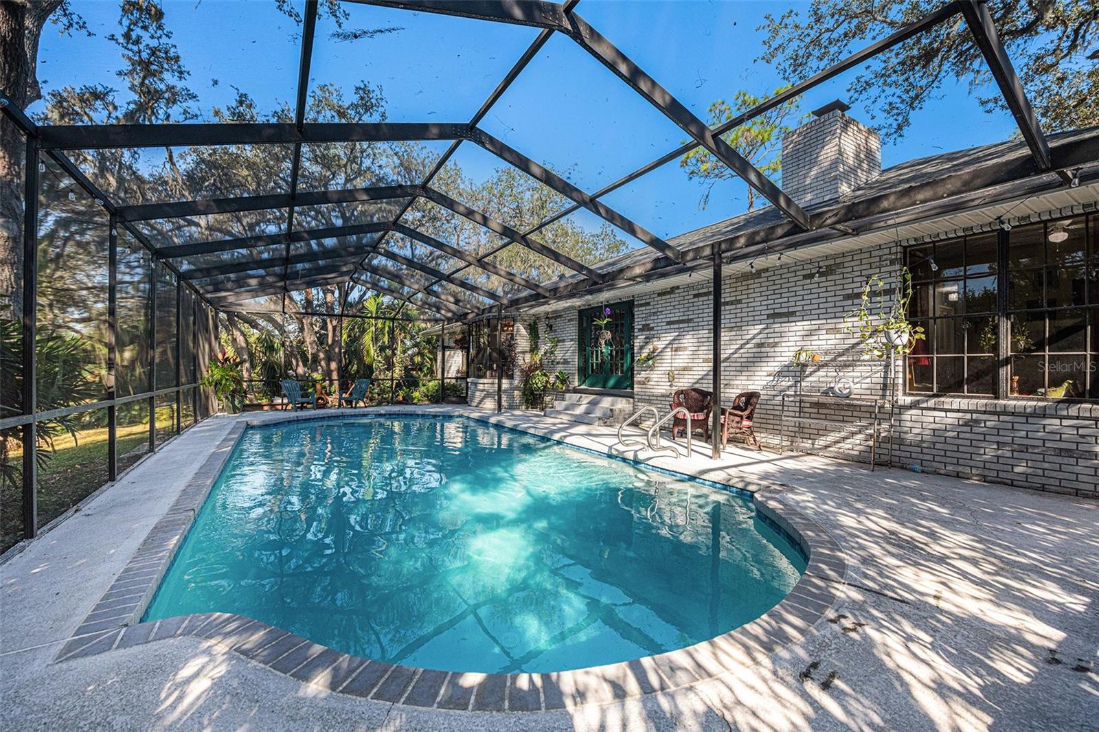 Sparkling pool, recently resurfaced and retiled!