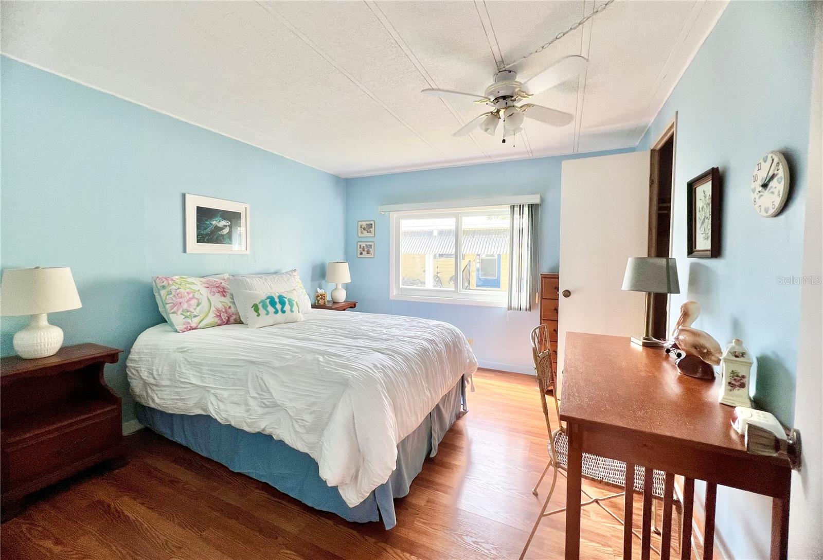 2nd bedroom with walk in closet