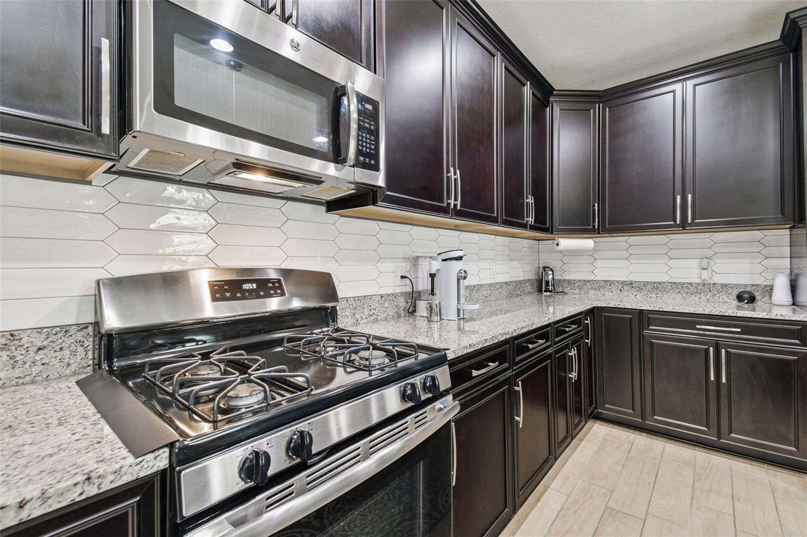 Gas range and custom backsplash