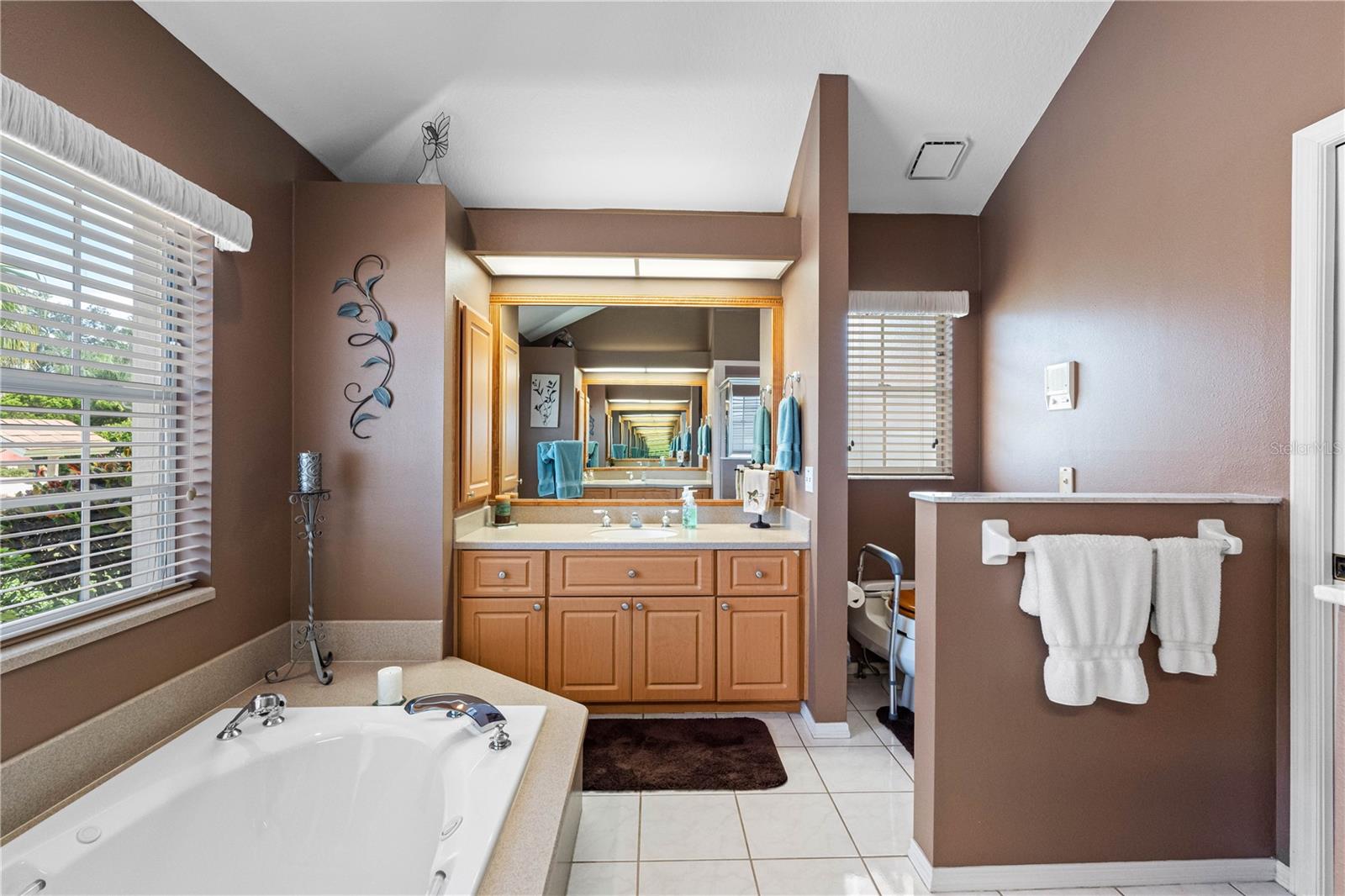 Primary en-suite bathroom