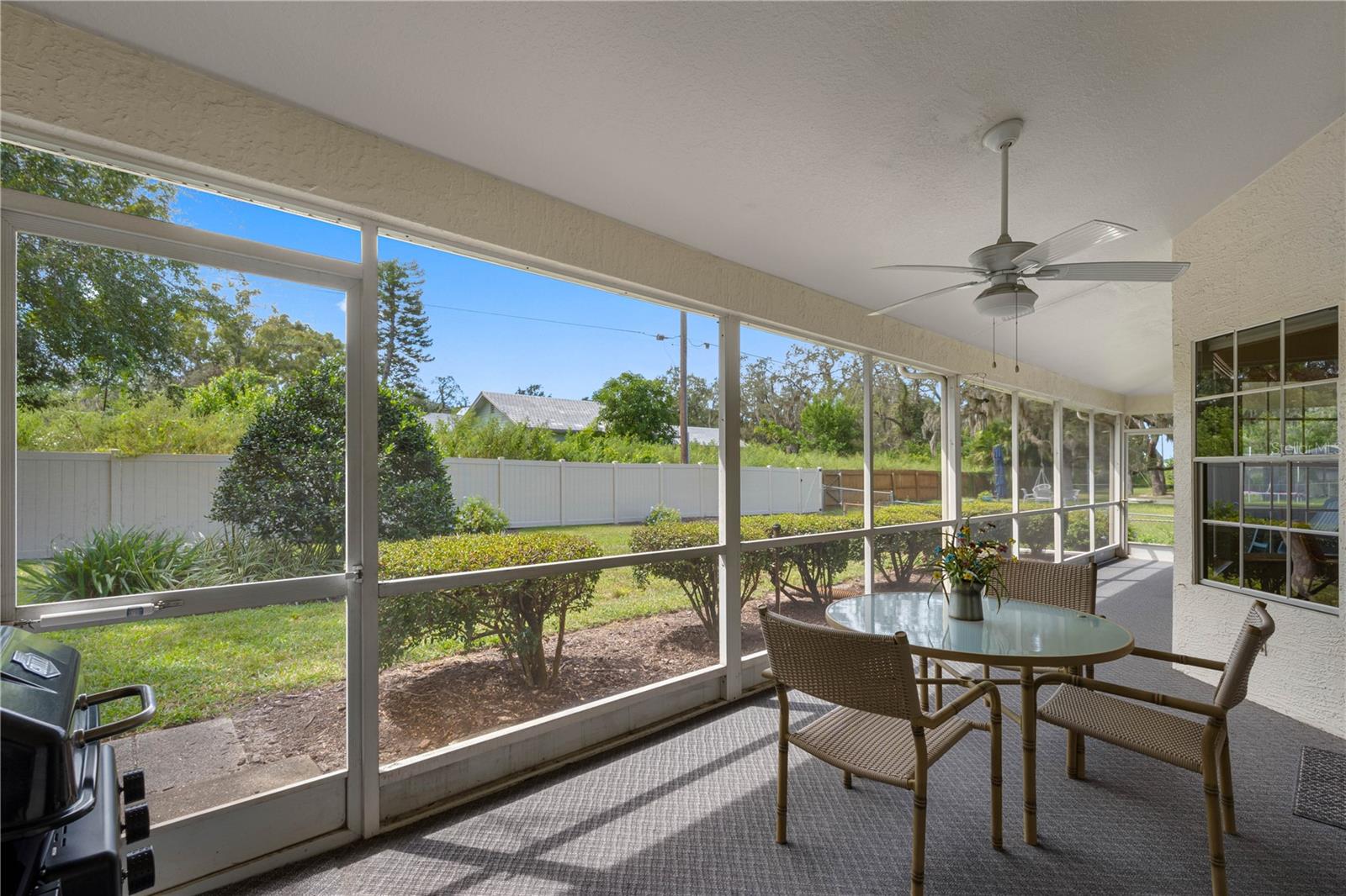 Spacious Screen enclosed Lanai