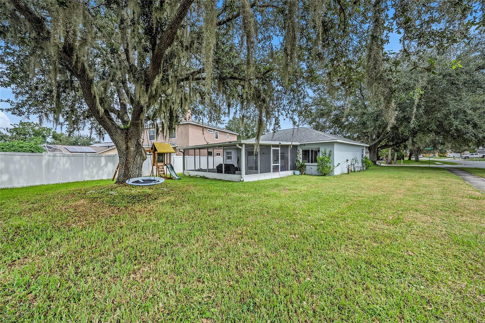Oversized corner lot with 480sf screened in lanai