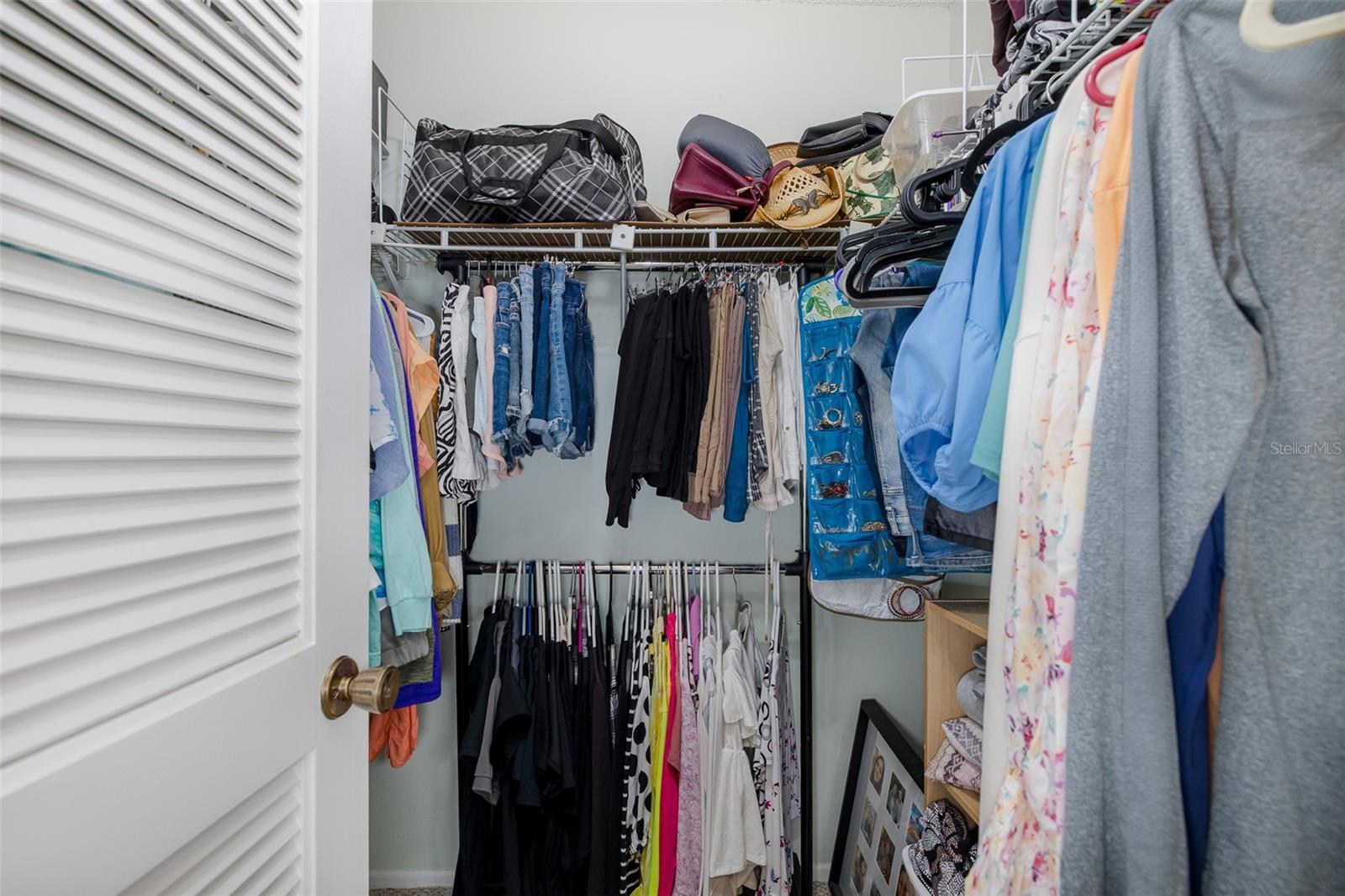 WALK IN CLOSET