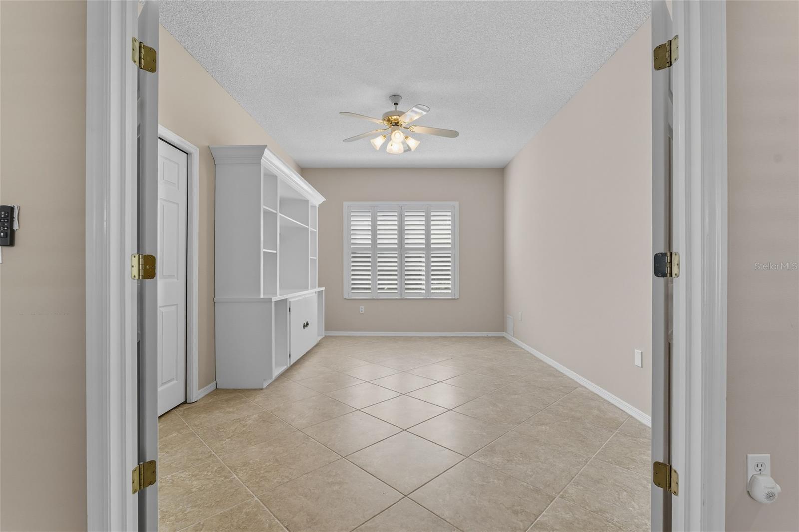 Den / 3rd Bedroom