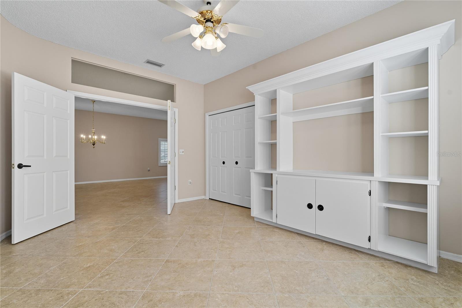 Den / 3rd Bedroom