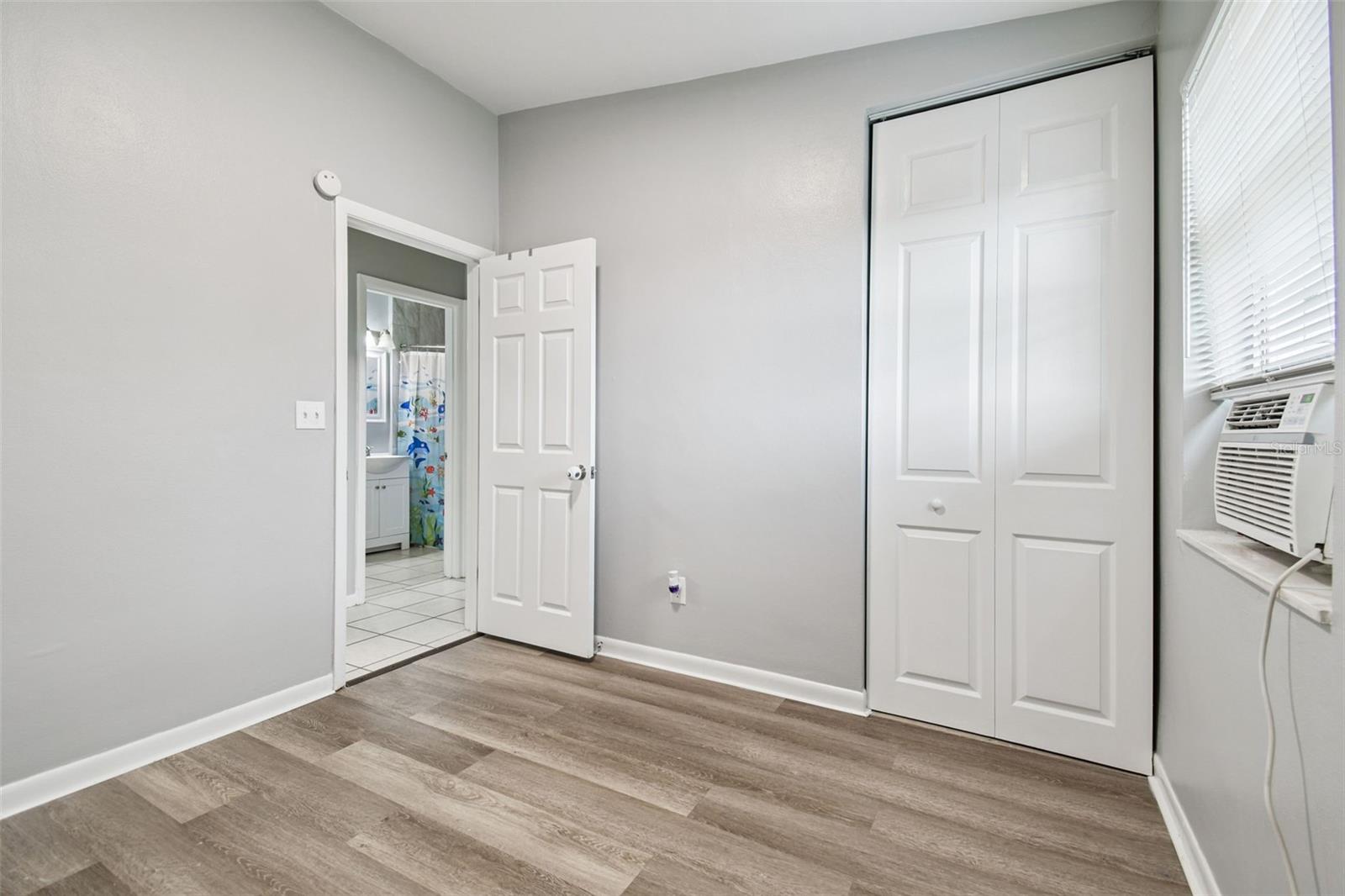 Closet bedroom 2