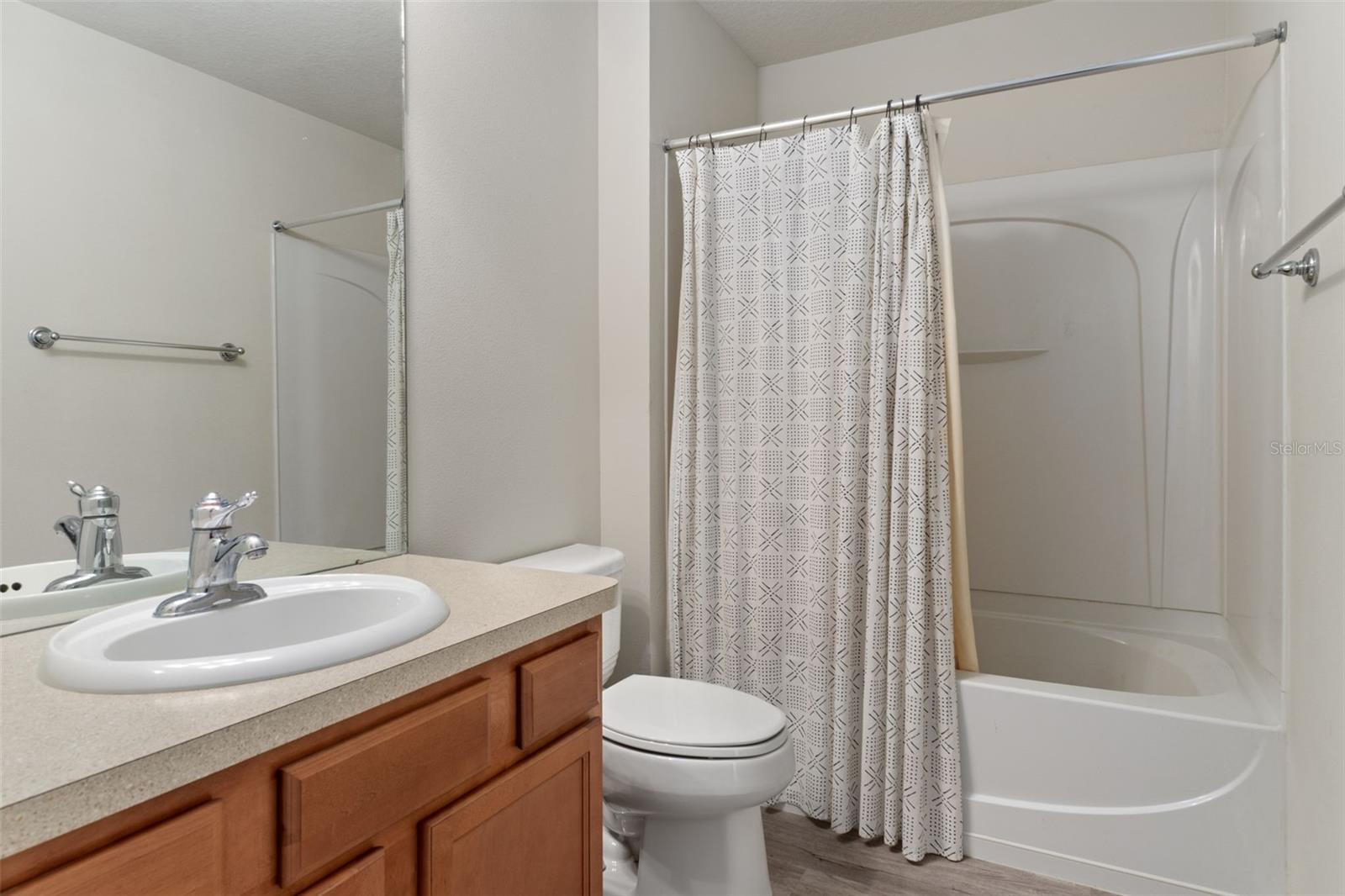Guest Bathroom with Tub/Shower Combo