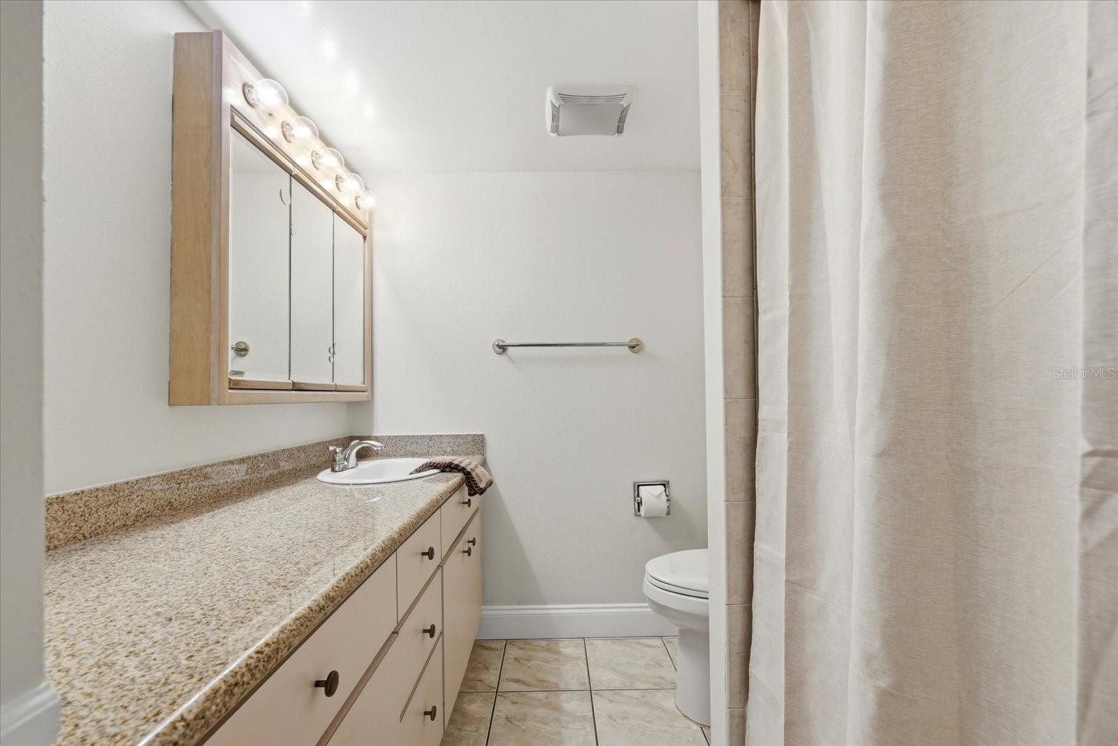 Guest Bathroom with Shower/Tub