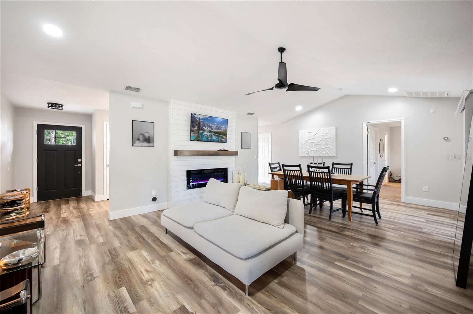 Living/Dining Area