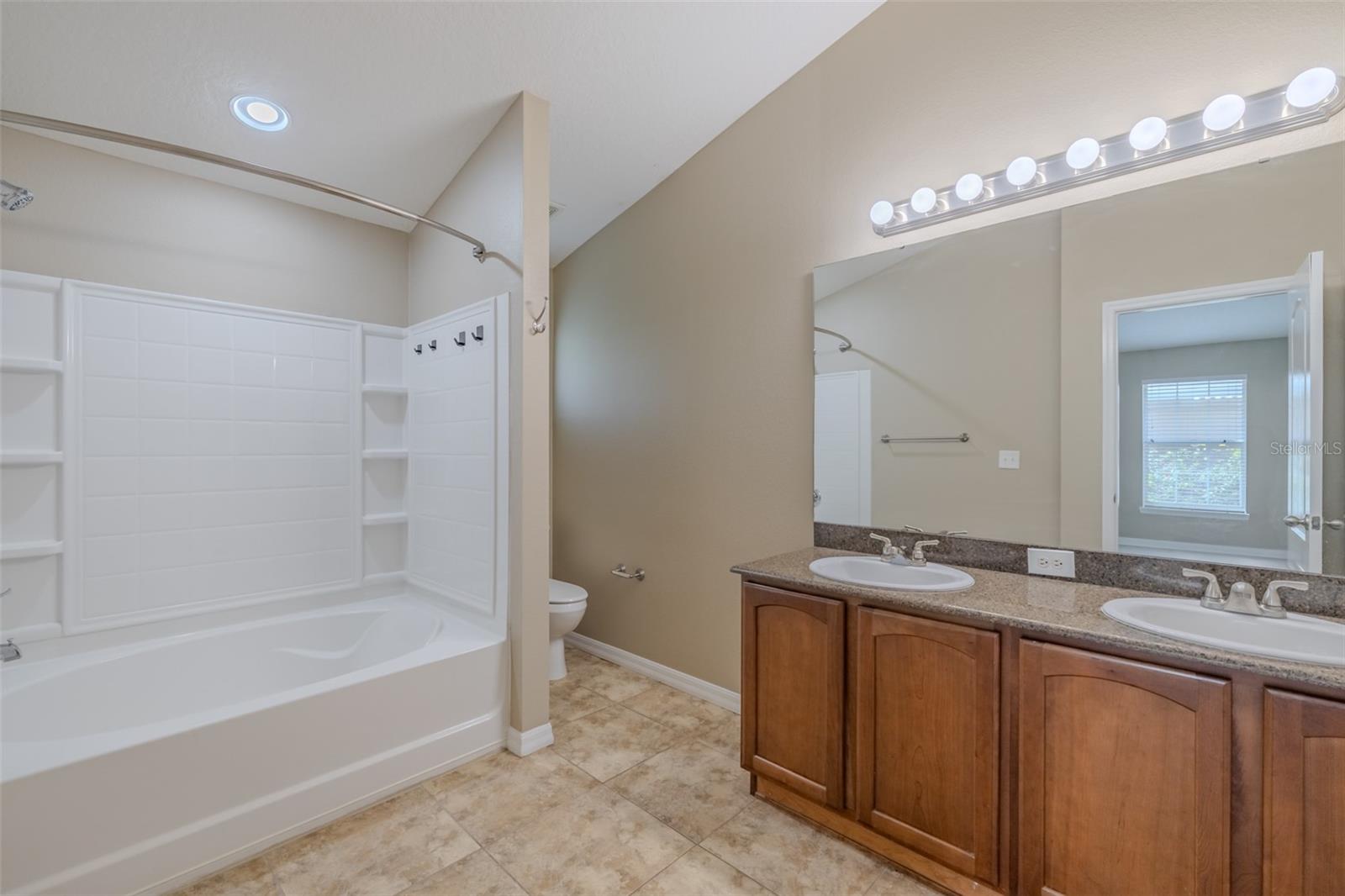 Ensuite Bathroom (EB)