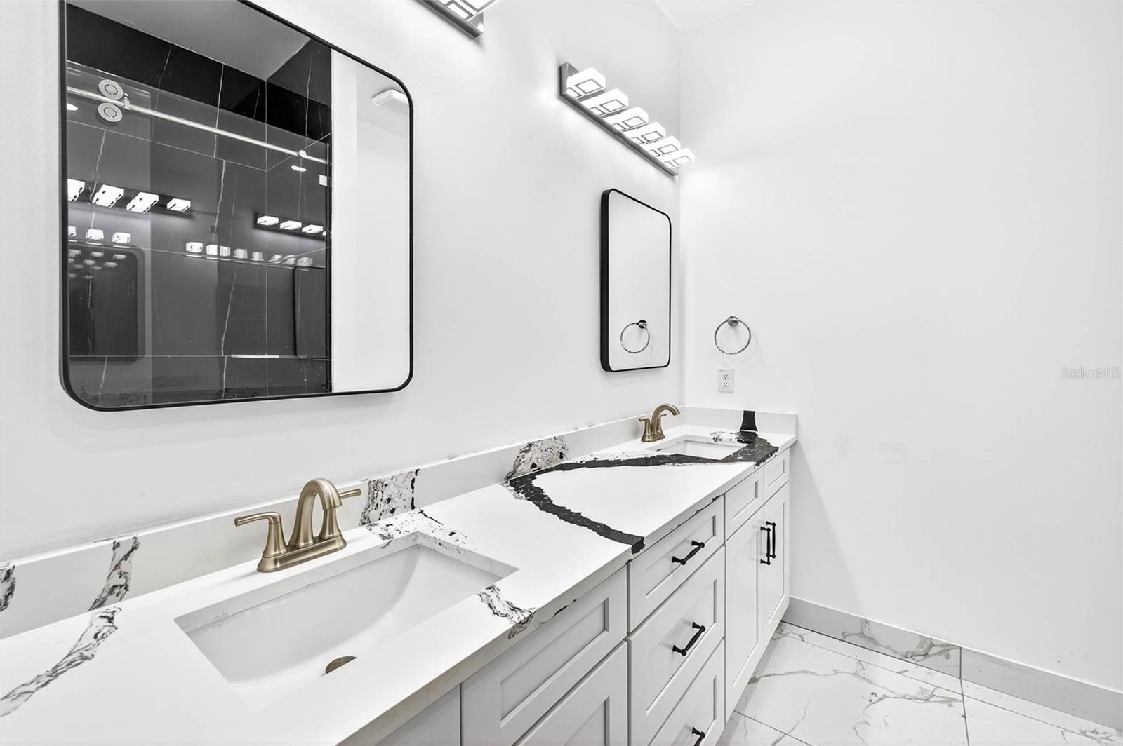Bedroom 2's Ensuite Bathroom