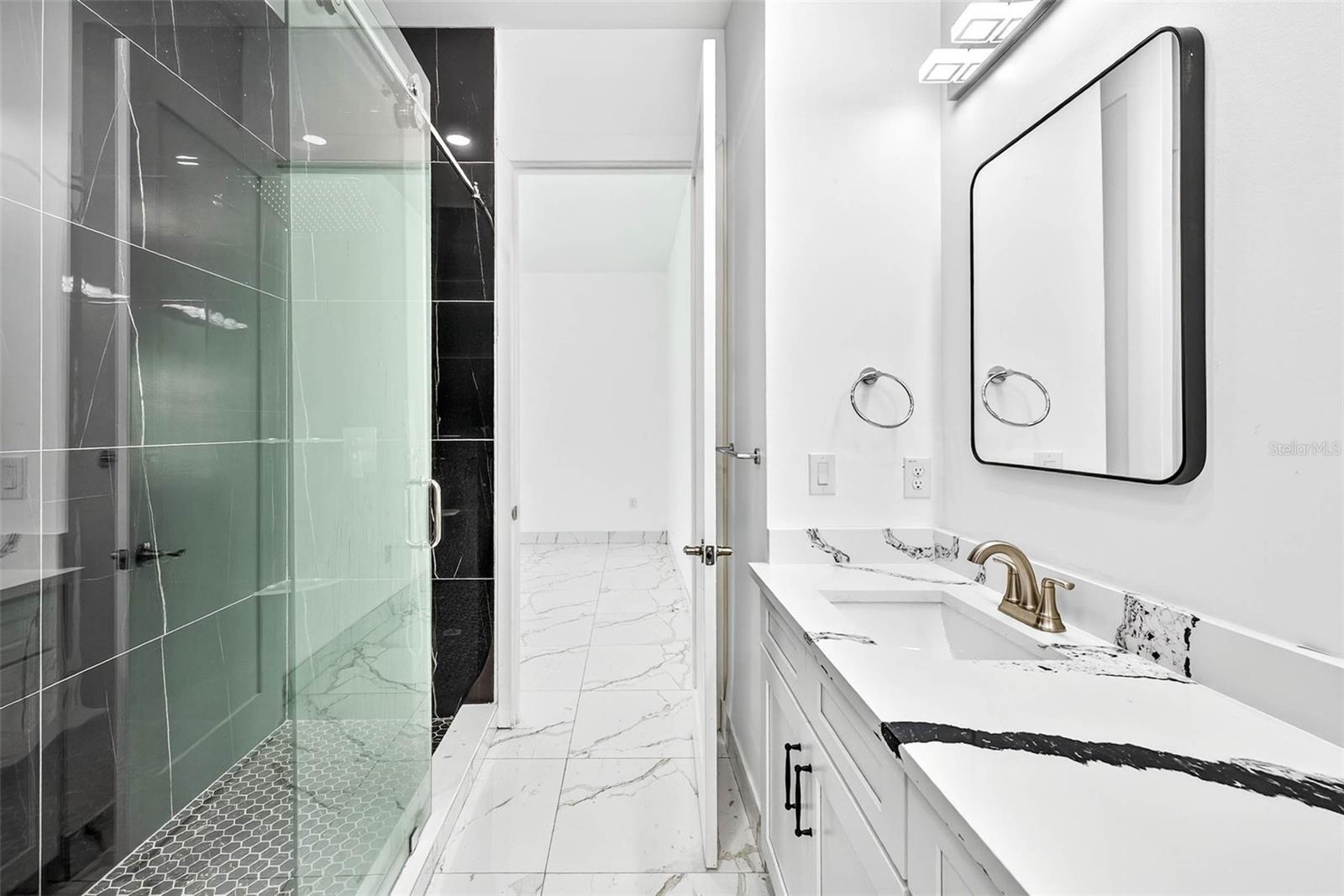Bedroom 2's Ensuite Bathroom