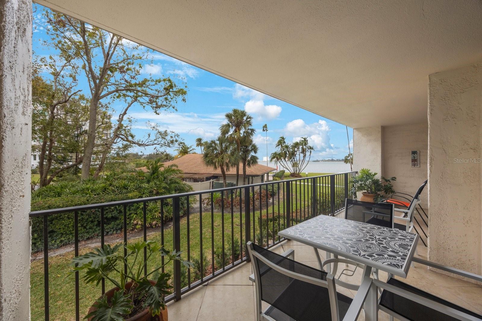 Another view of lanai.