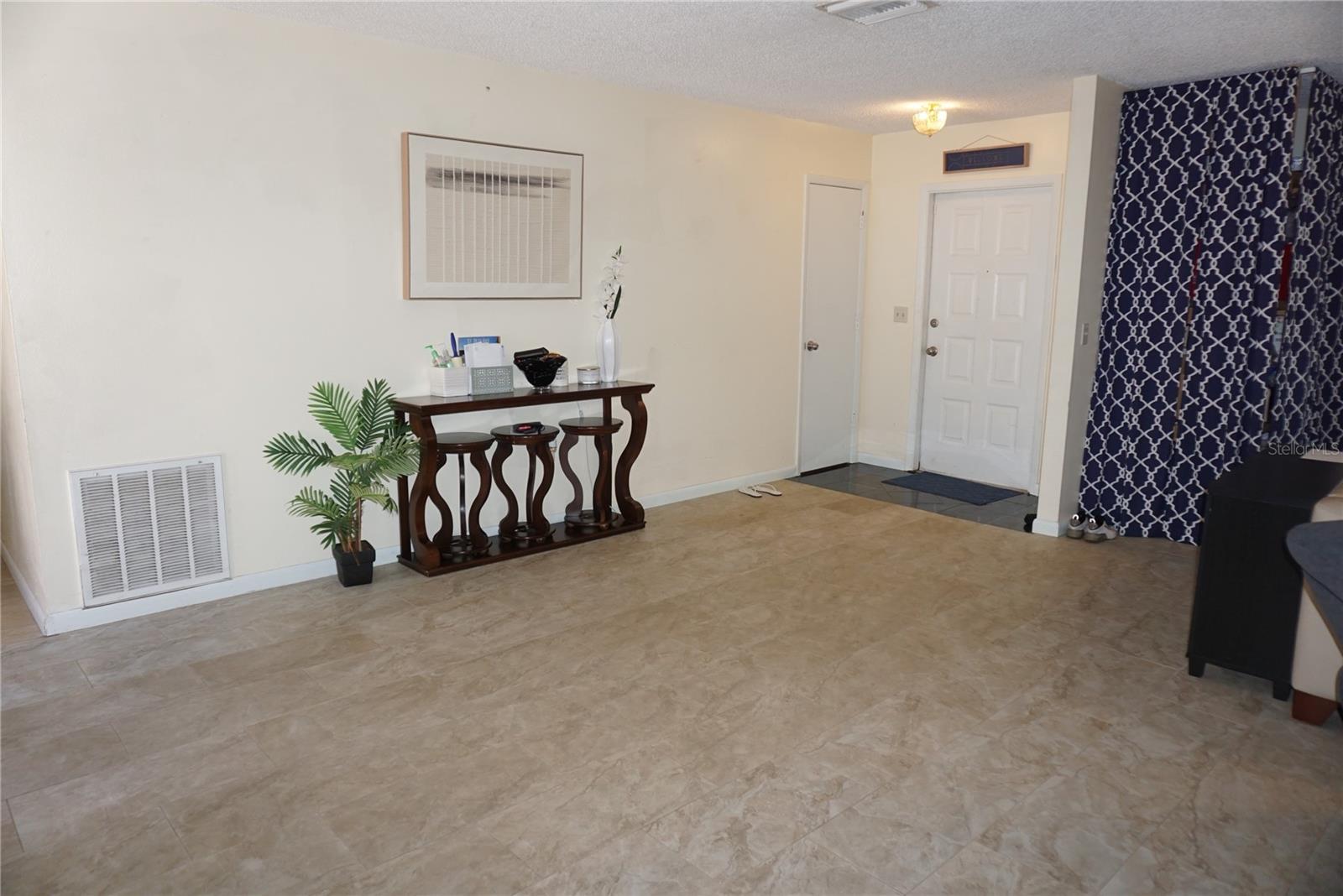 Living room 3