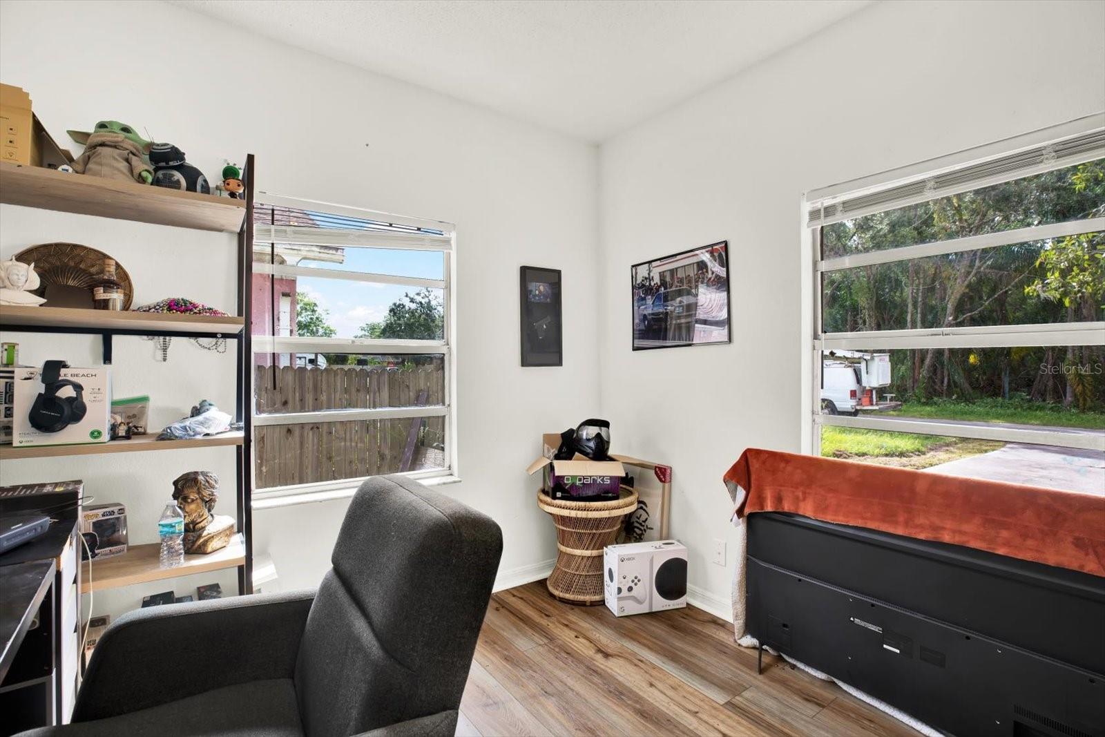 2nd bedroom