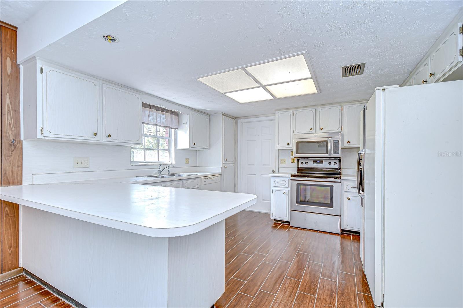 Kitchen with breakfast bar!