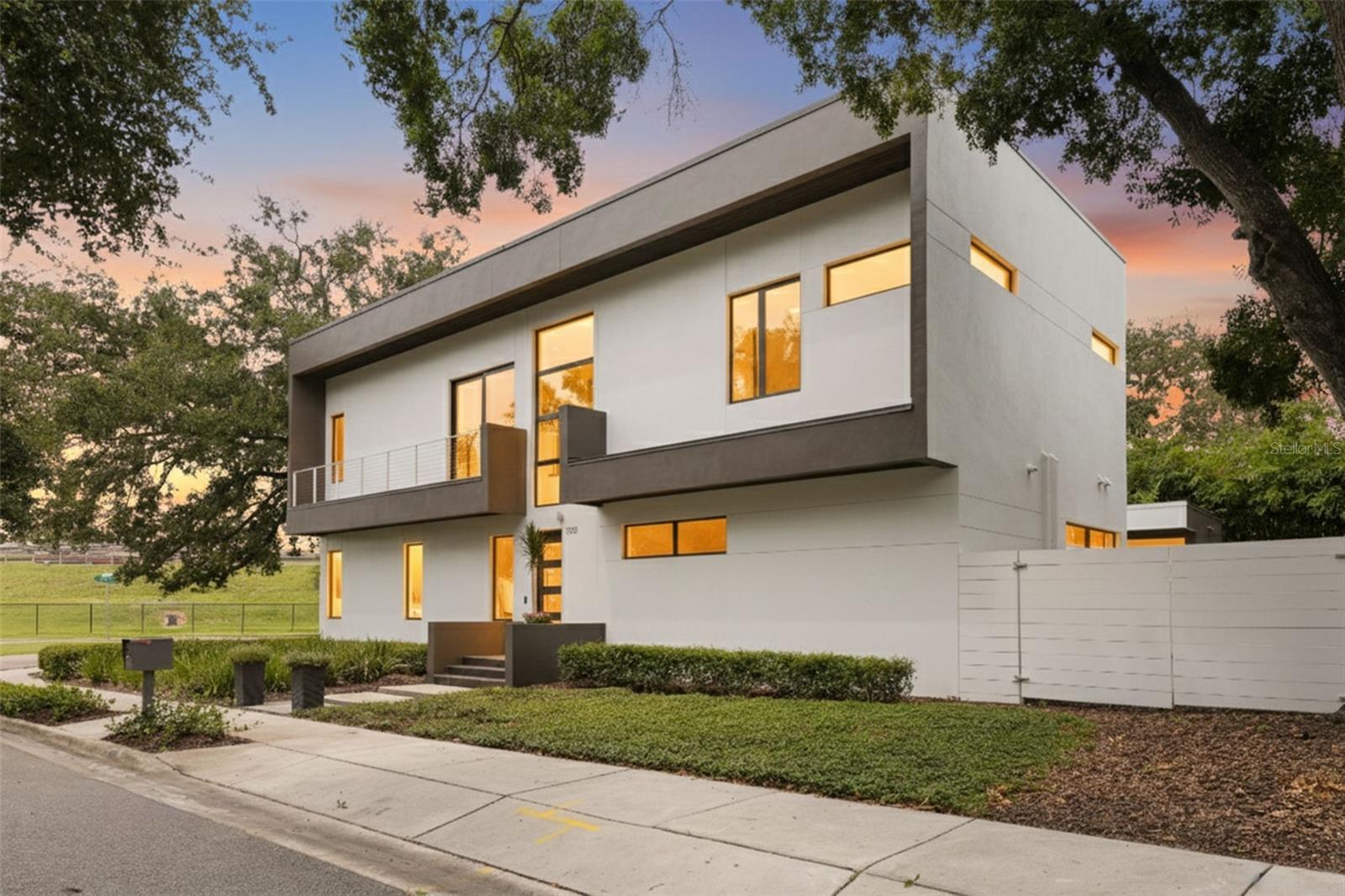 Custom Modern home steps from Waverly Park Circle