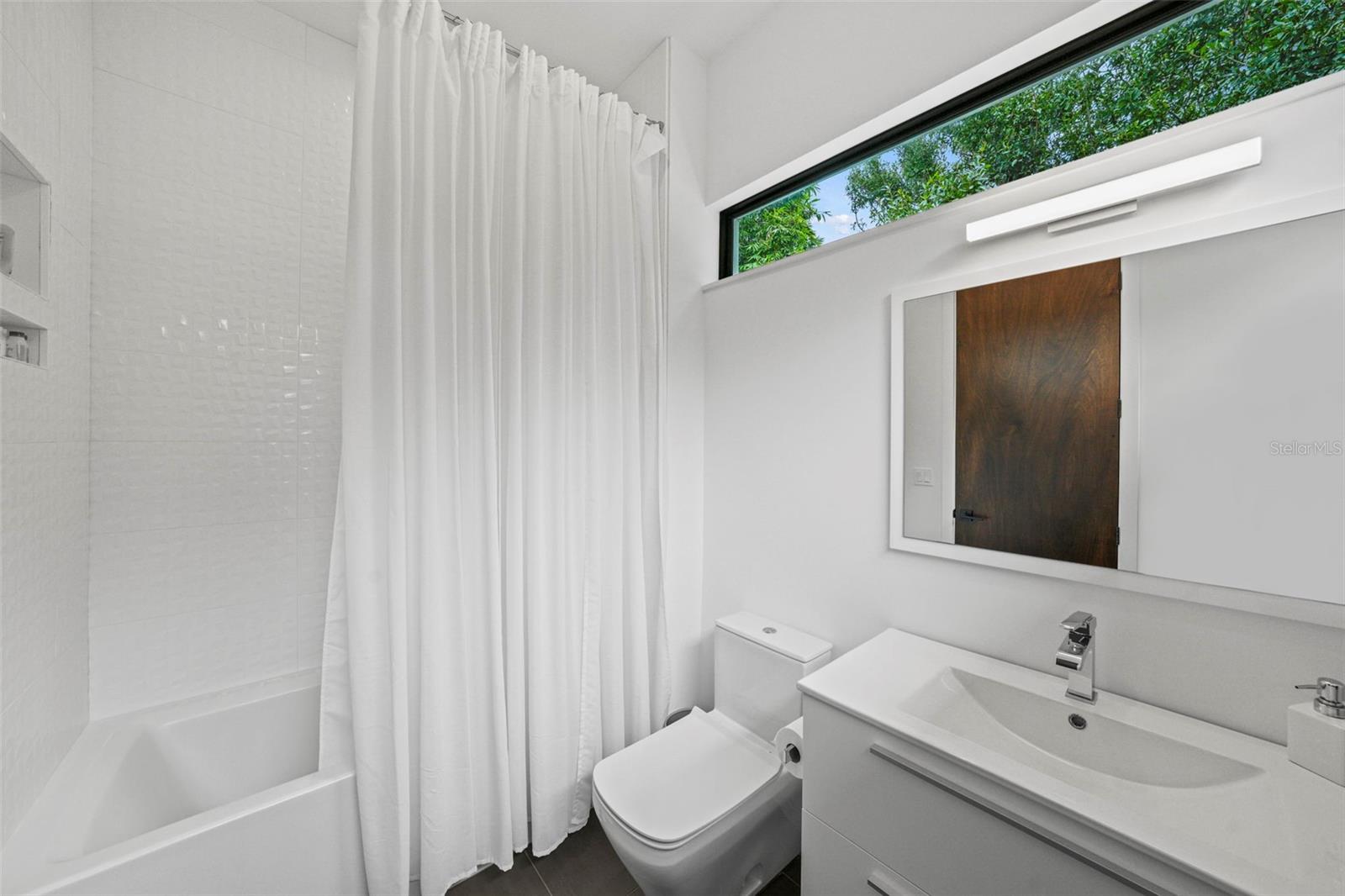 Secondary bathroom 2
